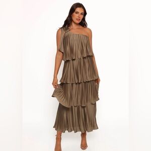 Petal & Pup Olive One-Shoulder Tiered Midi Dress